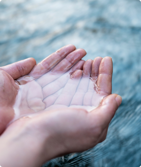 弱アルカリ性で体にやさしい天然水のイメージ
